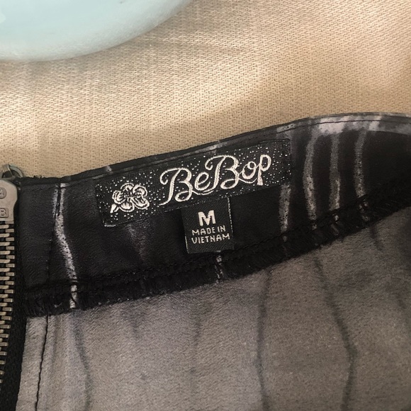 BE BOP - SZ M BLK/WHT DRESS W/ POCKETS ZIP UP BACK - Picture 5 of 7